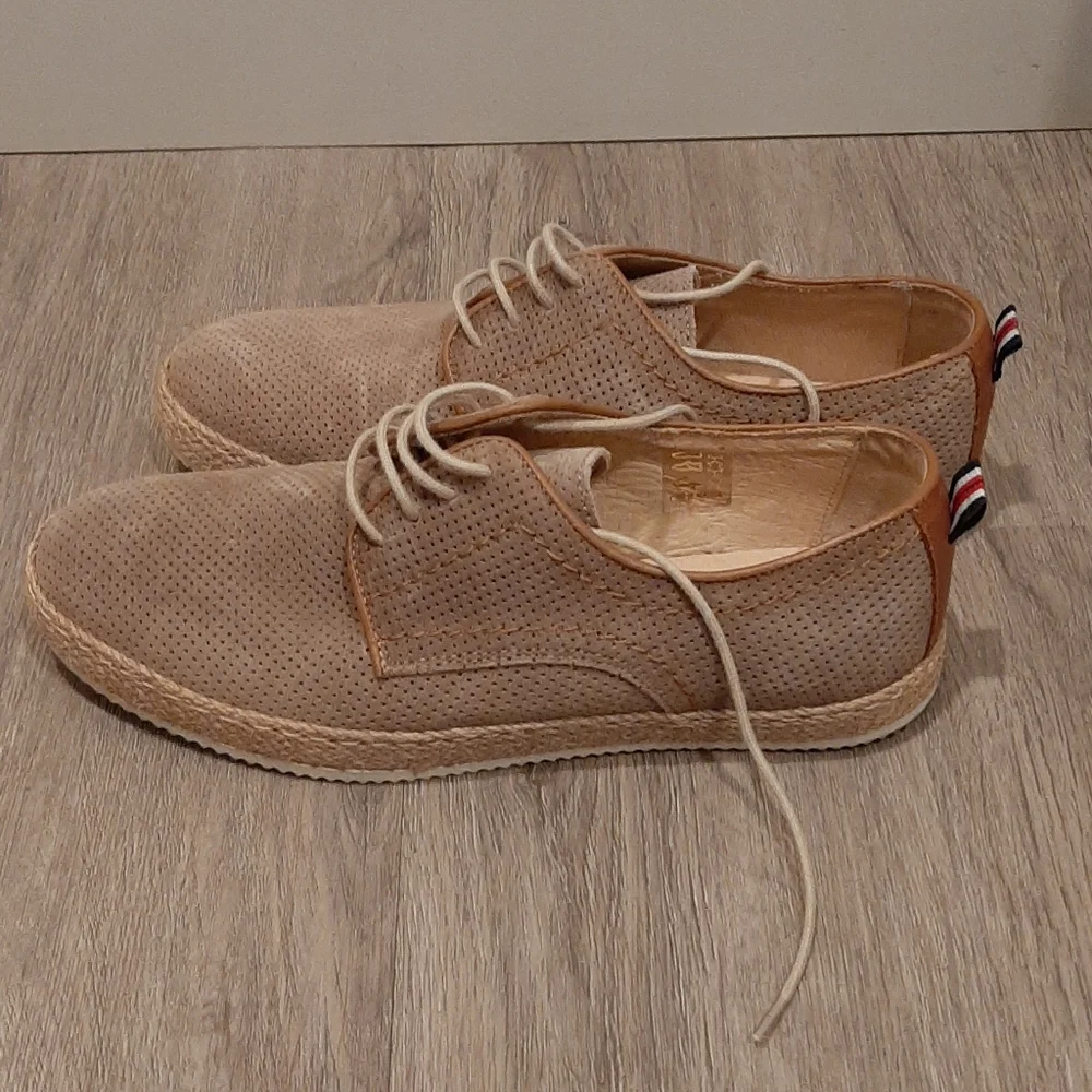 Shoes - Picture 3 of 5